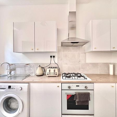 Bright Old Town City Centre Apartment Единбург Екстериор снимка