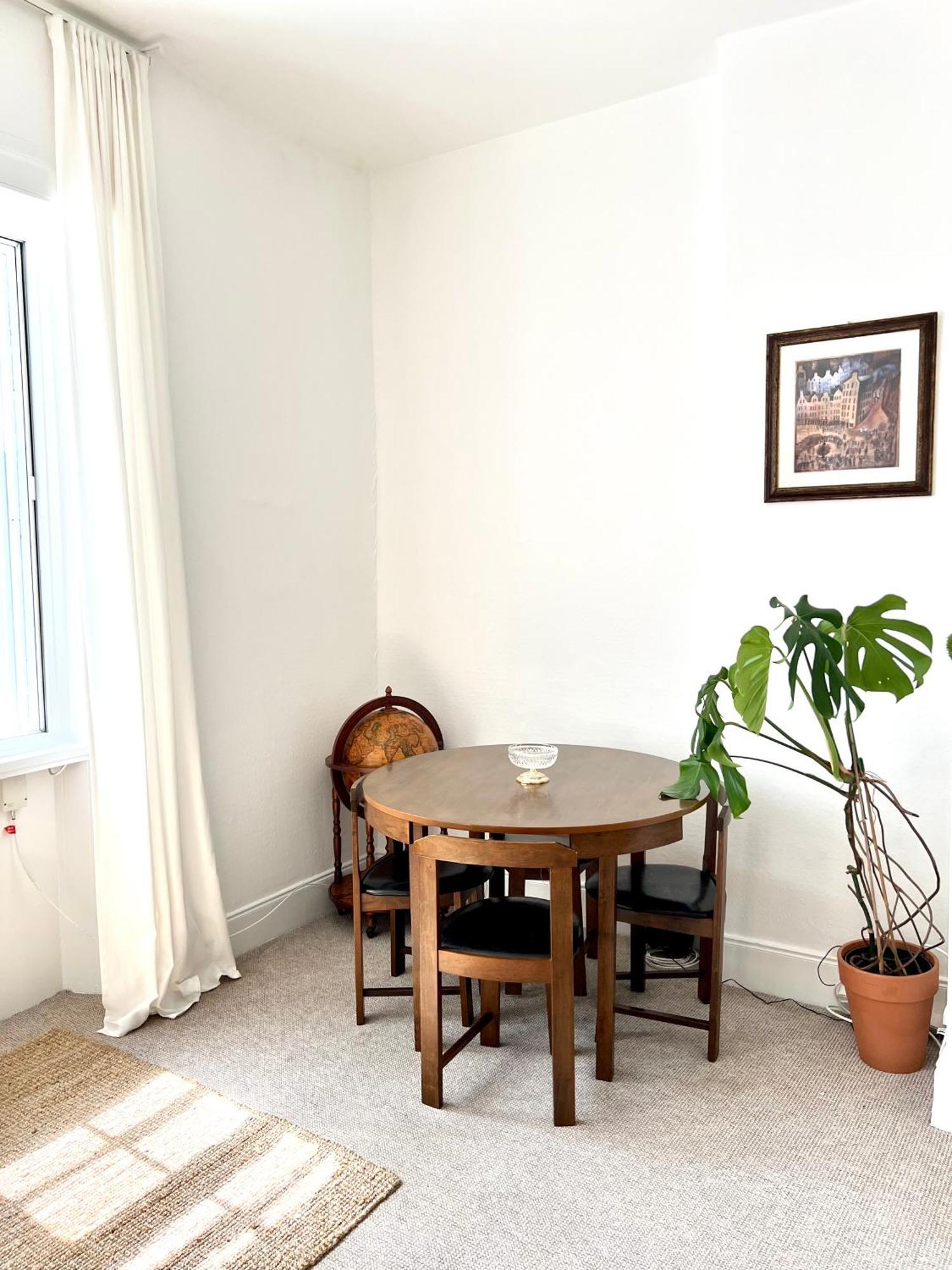 Bright Old Town City Centre Apartment Единбург Екстериор снимка