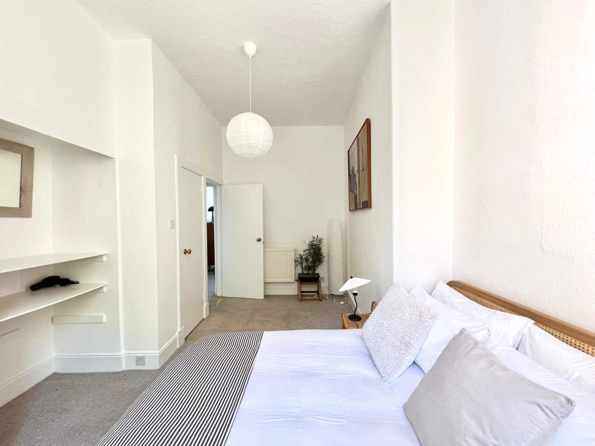 Bright Old Town City Centre Apartment Единбург Екстериор снимка