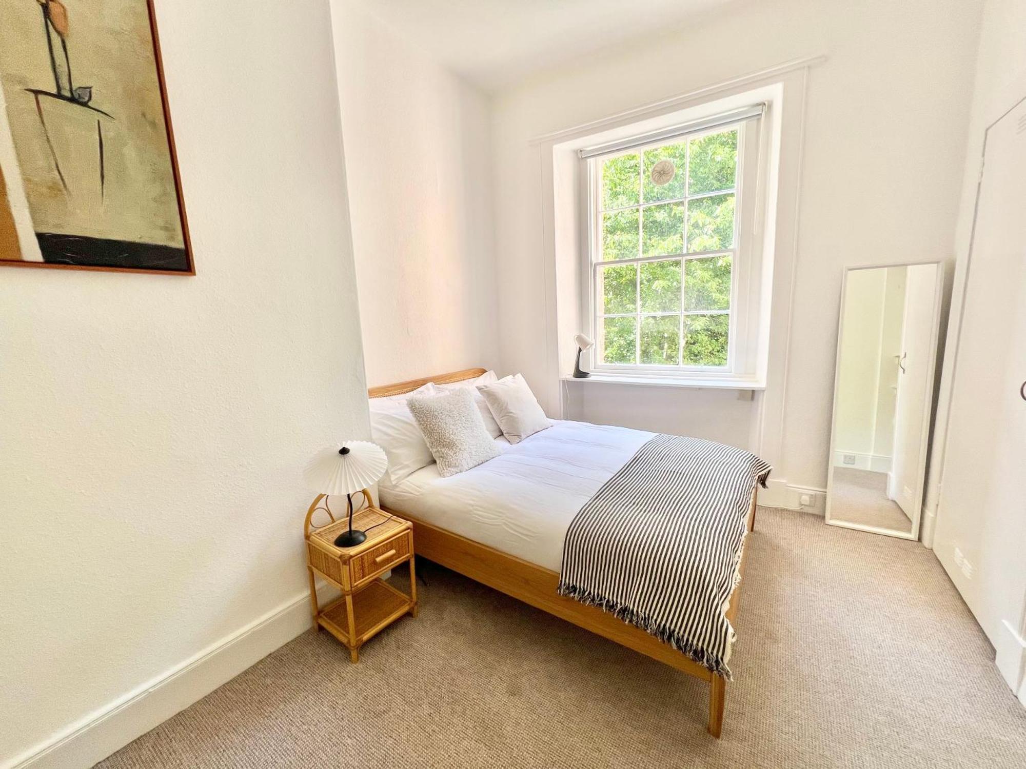 Bright Old Town City Centre Apartment Единбург Екстериор снимка