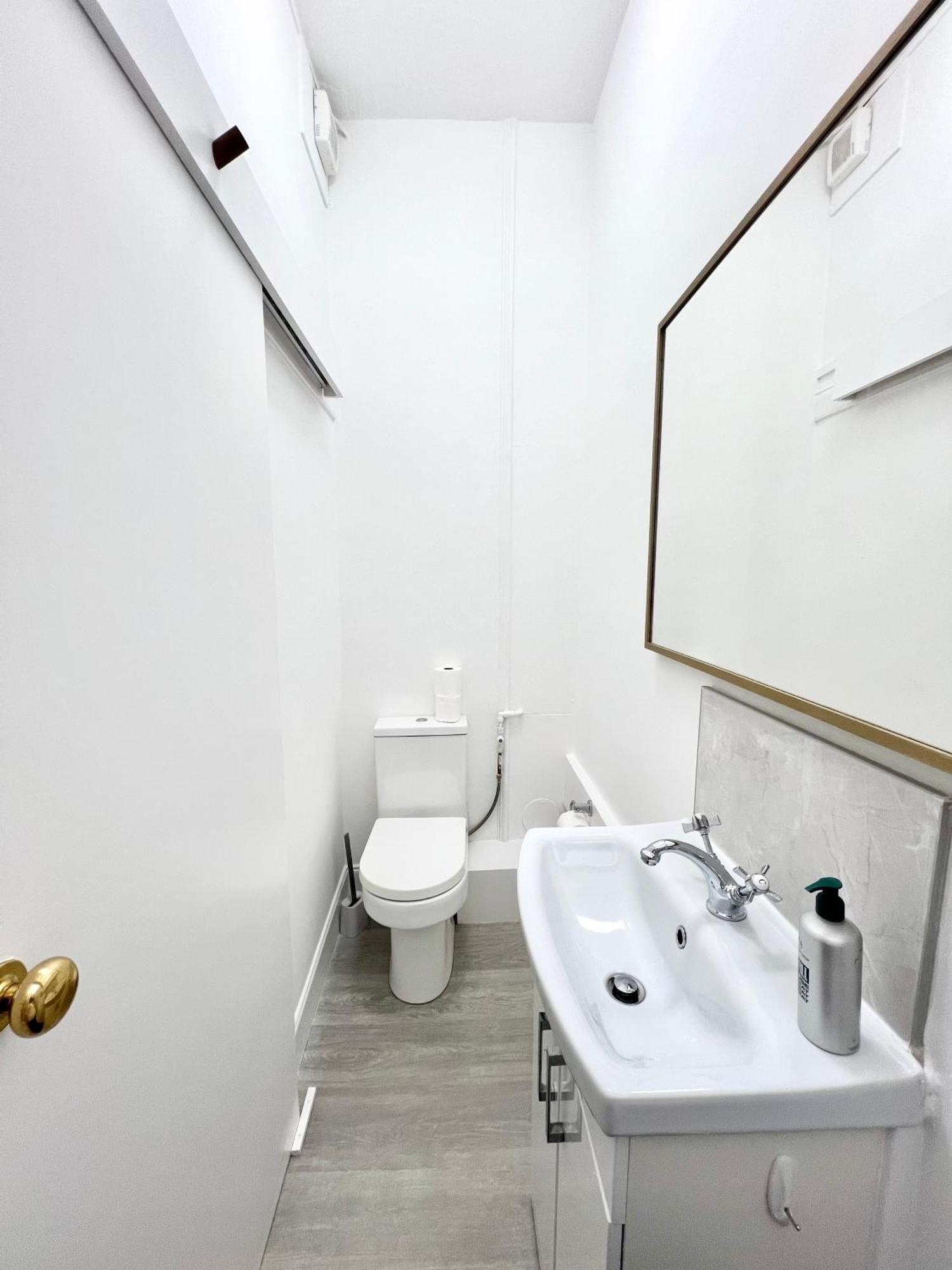 Bright Old Town City Centre Apartment Единбург Екстериор снимка
