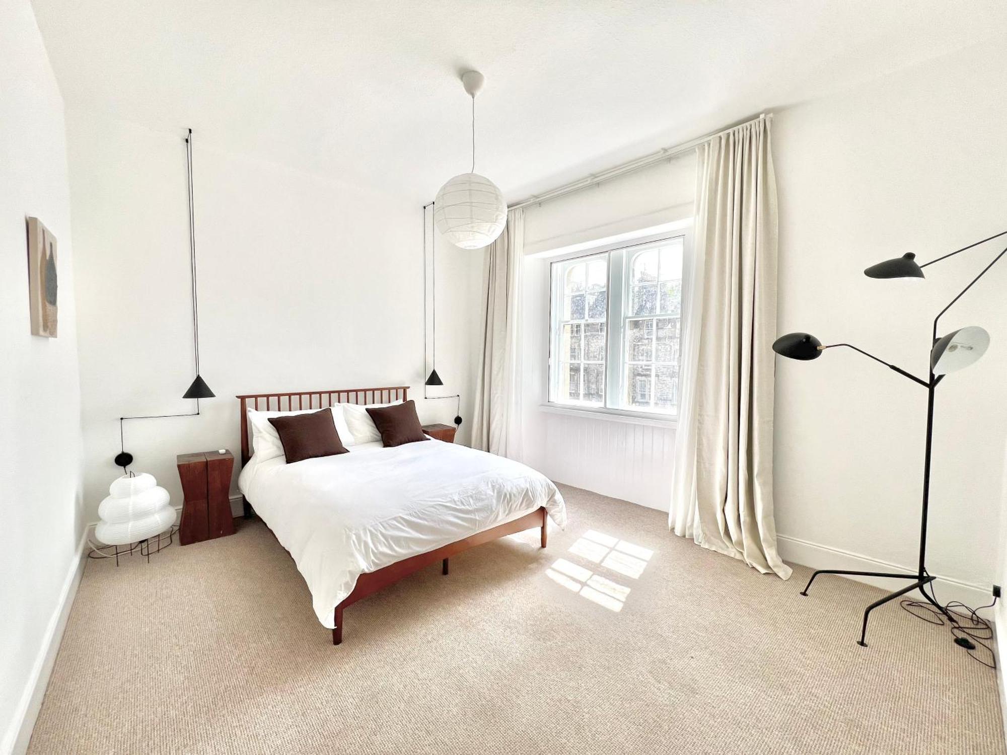Bright Old Town City Centre Apartment Единбург Екстериор снимка