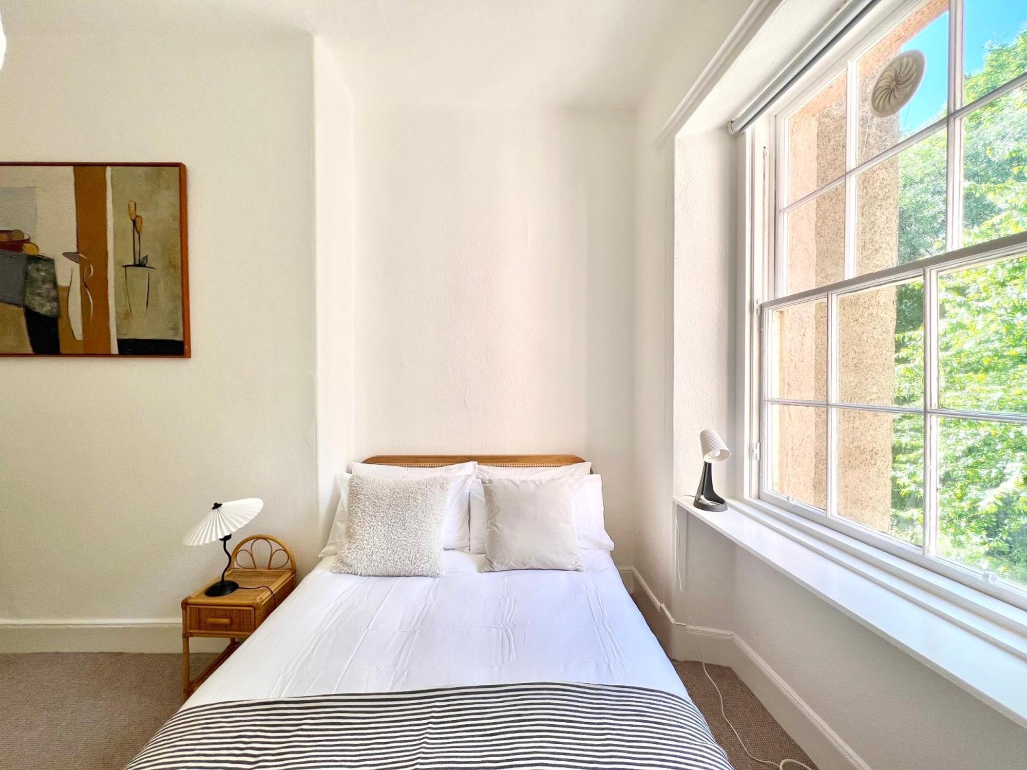 Bright Old Town City Centre Apartment Единбург Екстериор снимка