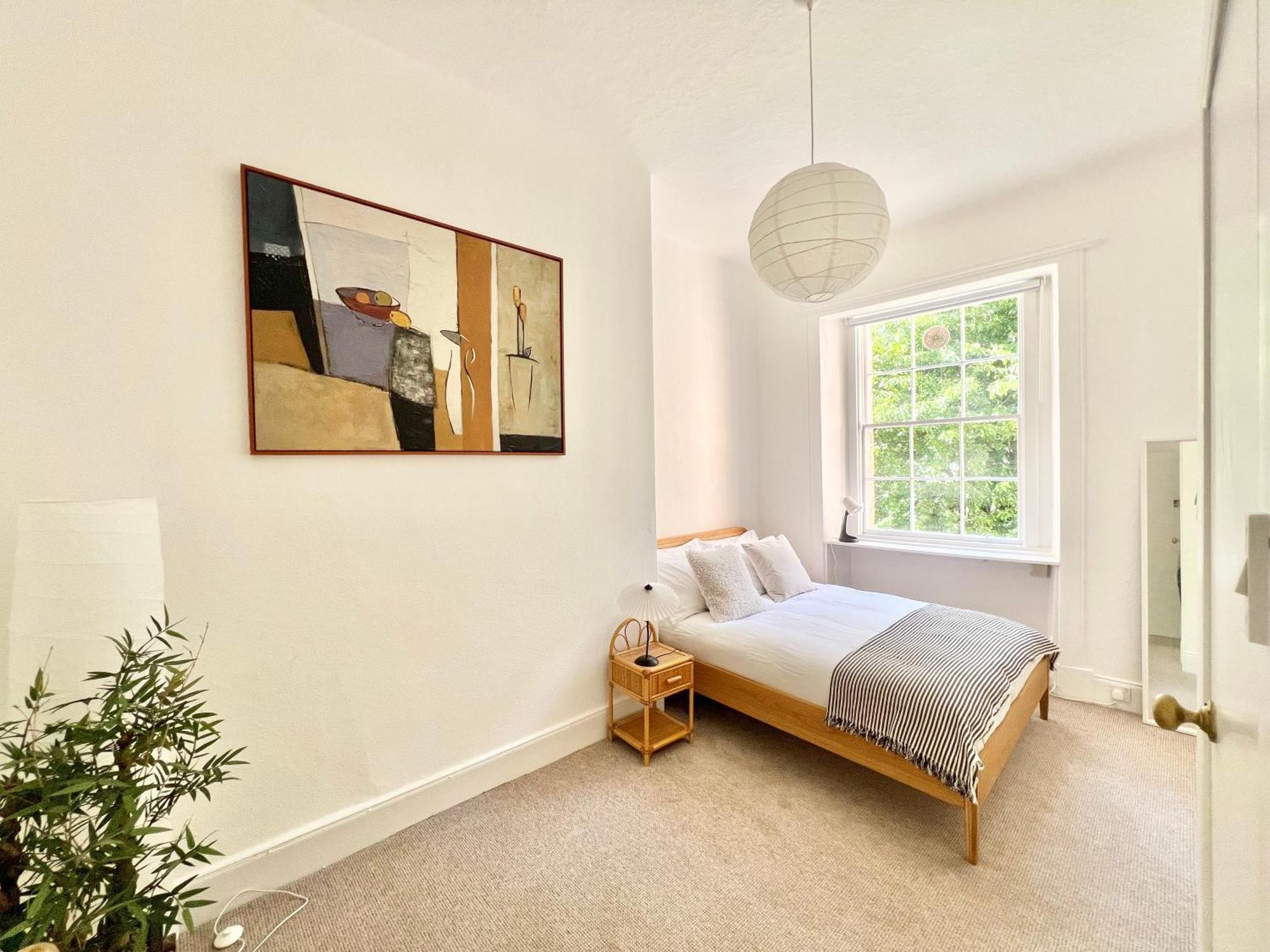 Bright Old Town City Centre Apartment Единбург Екстериор снимка